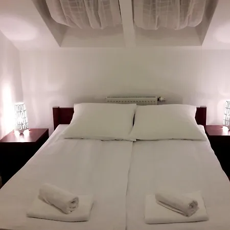 公寓 Attic Close To Subway And Airport 华沙
