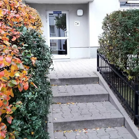 Attic Close To Subway And Airport *
