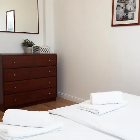 Апартаменты Attic Close To Subway And Airport